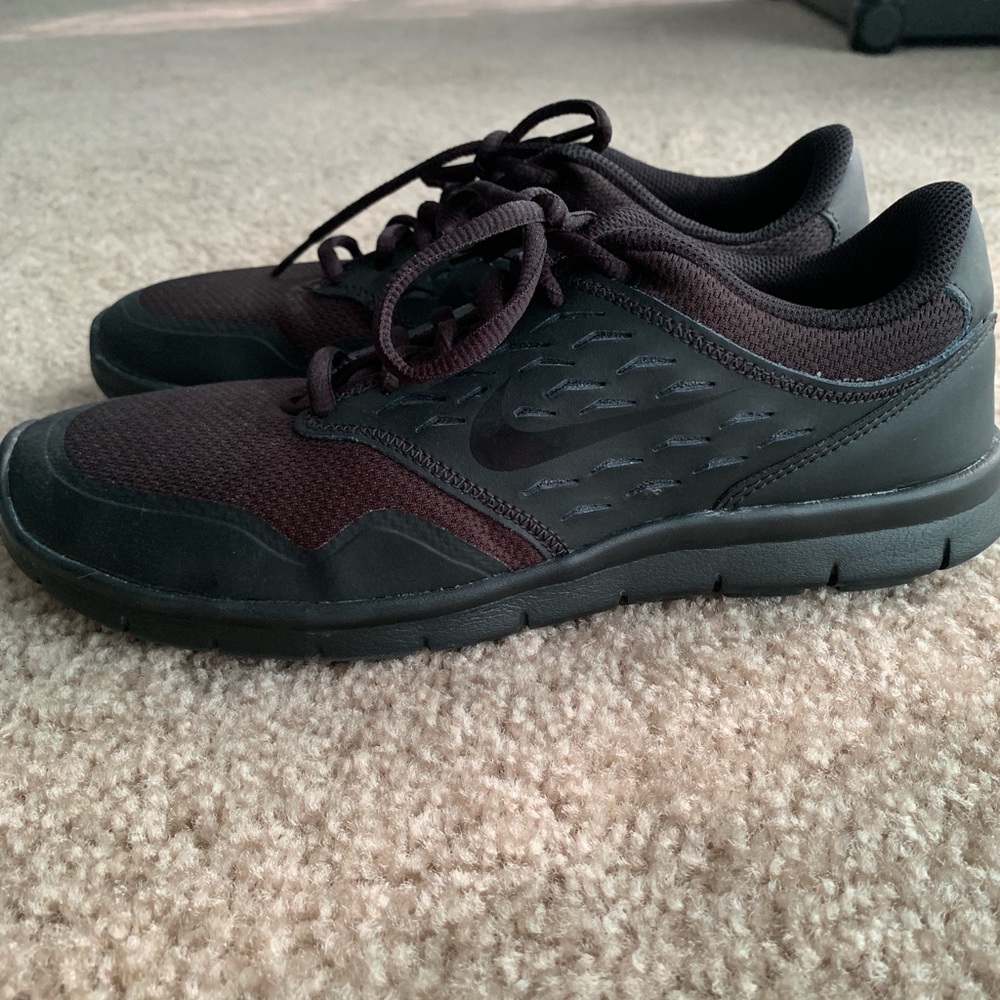 Black nike athletic shoe